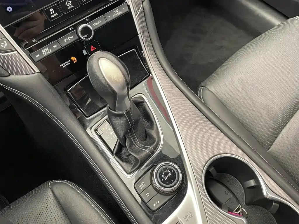 Infiniti Q50L 2016 — фото 10