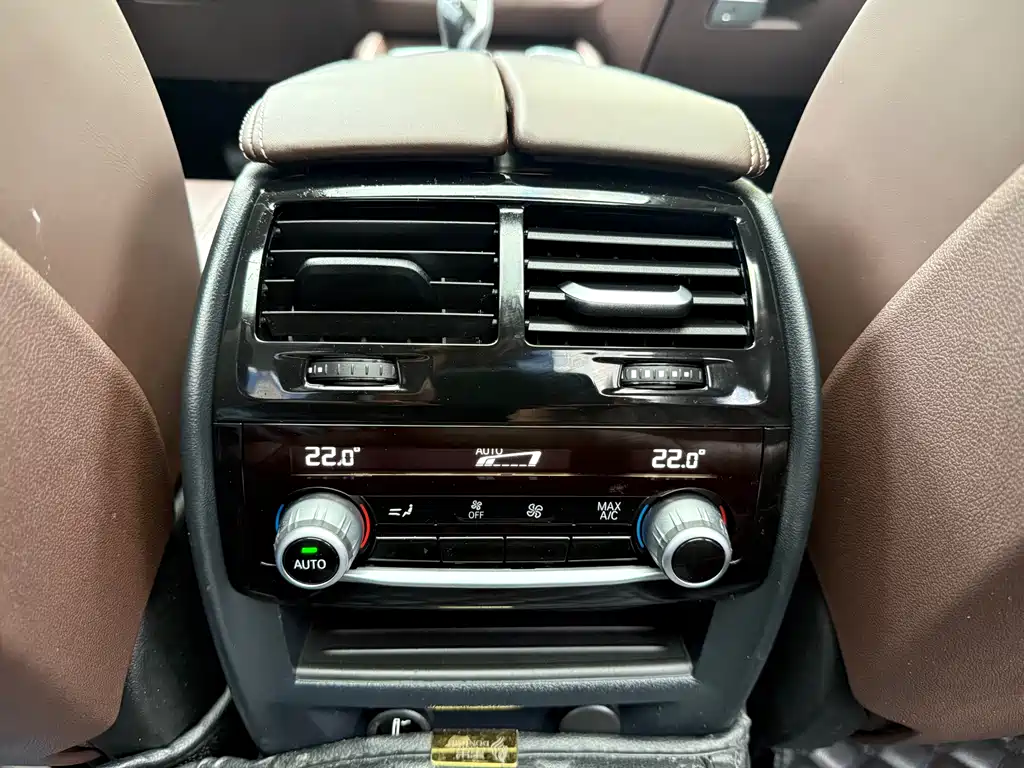 BMW 5 Series New Energy 2019 — фото 11