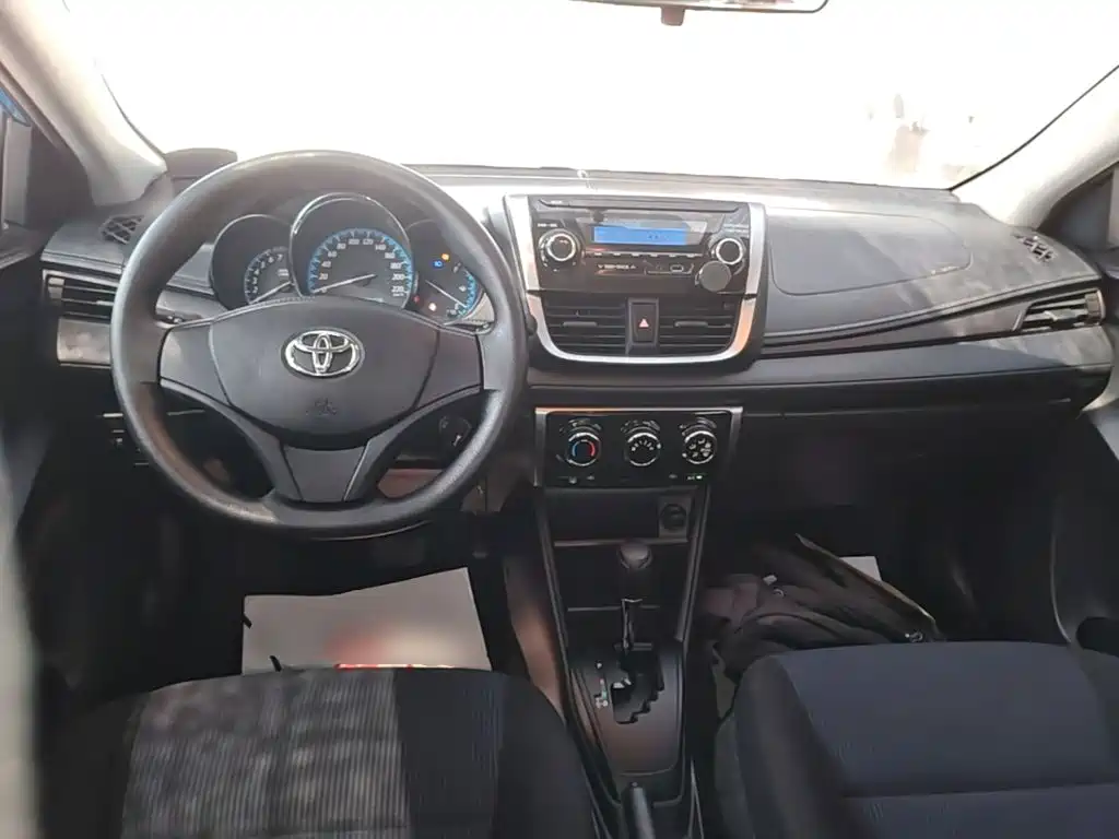 Toyota Yaris L 2018 — фото 10
