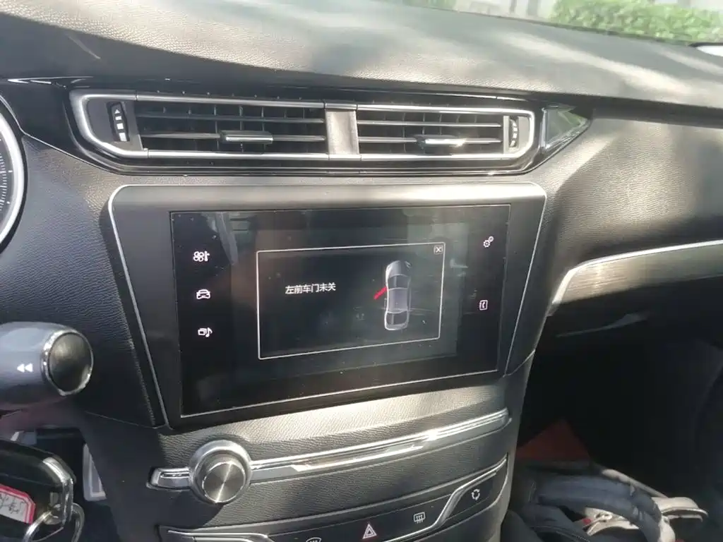 Peugeot 408 2015 — фото 13