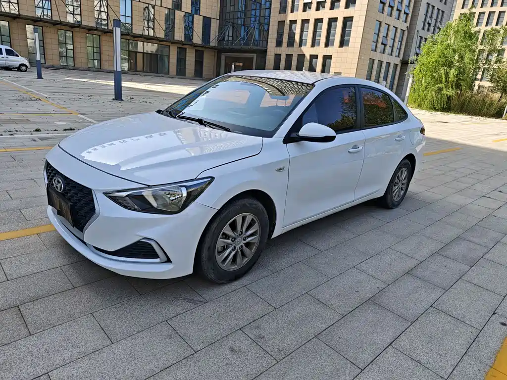 Hyundai Elantra 2021 — фото 1