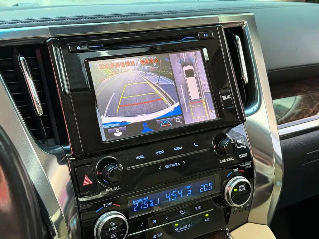 Toyota Alphard 2018 — фото 11
