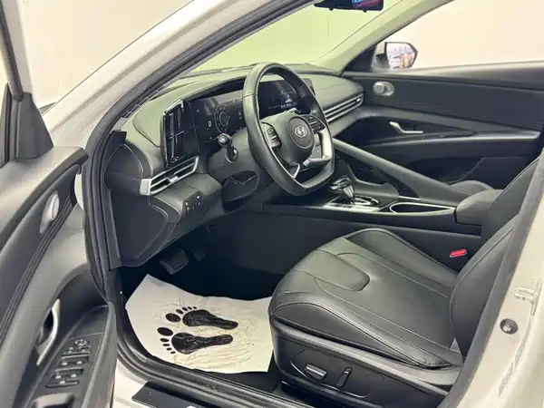 Hyundai Elantra 2022