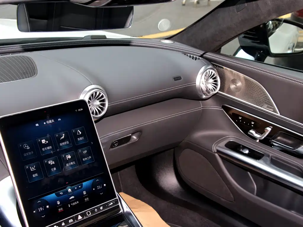 Mercedes-Benz SL-Class AMG 2024 — фото 11