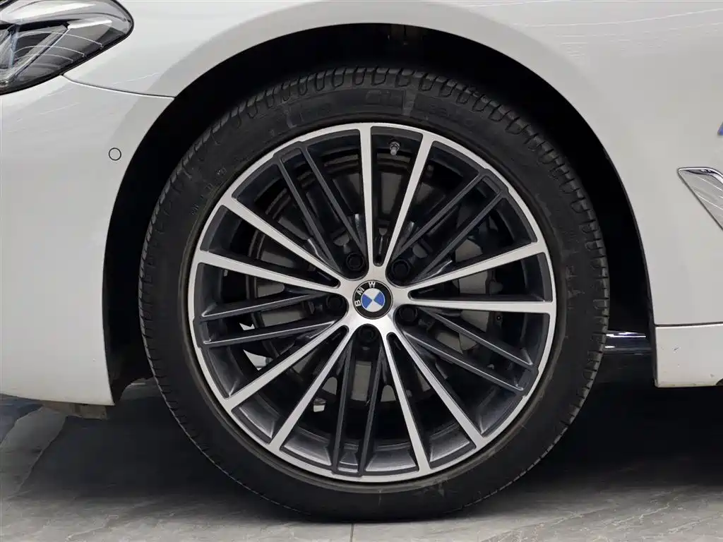 BMW 5 Series 2023