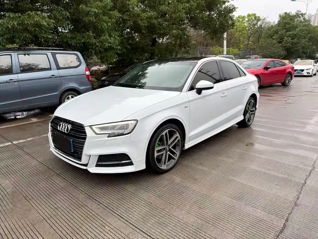 Audi A3 2020 — фото 1