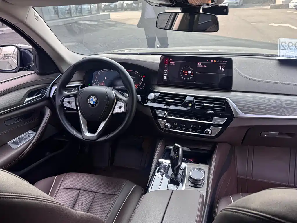 BMW 5 Series 2020 — фото 11