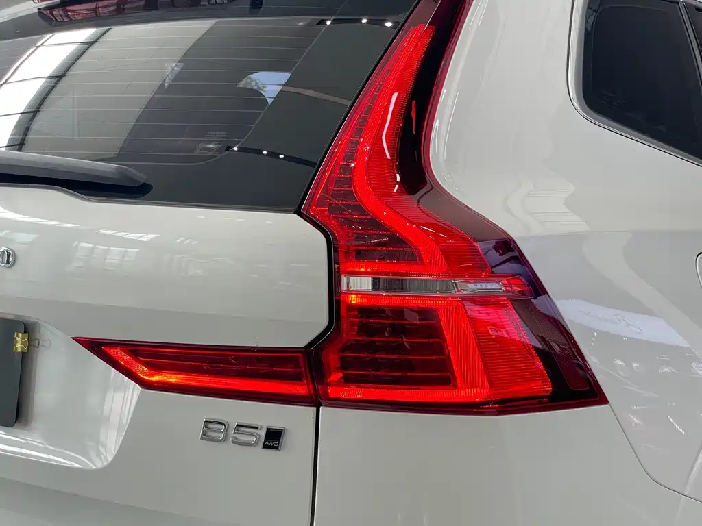 Volvo XC60 2022 — фото 30