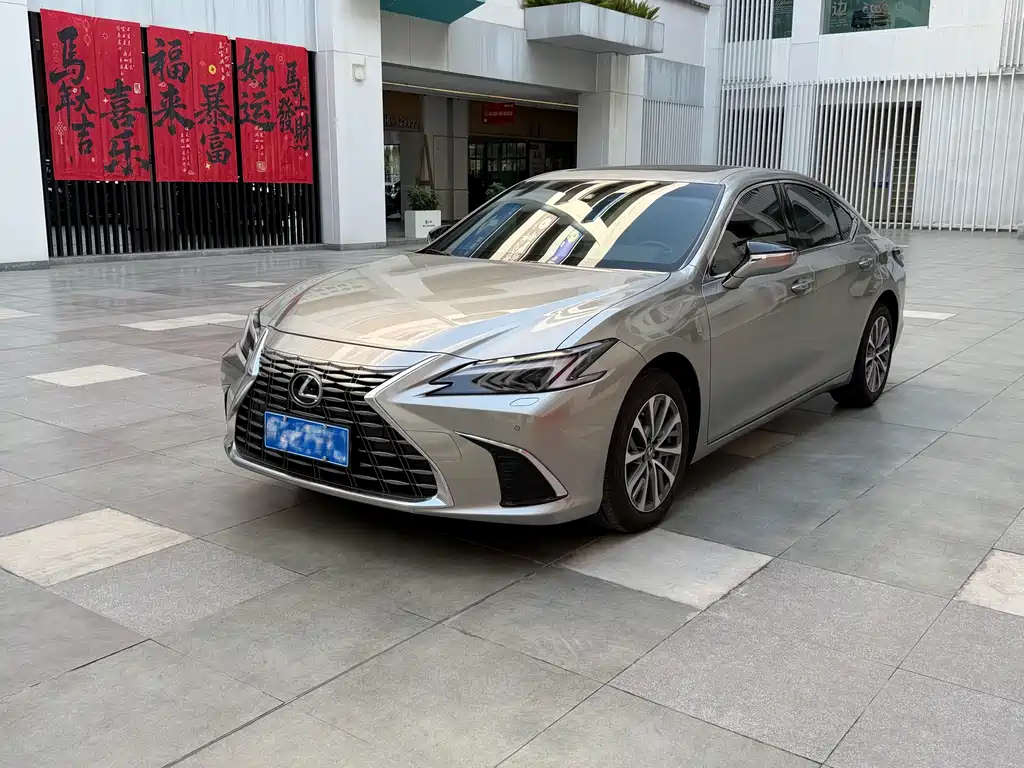 Lexus ES 2025 — фото 1