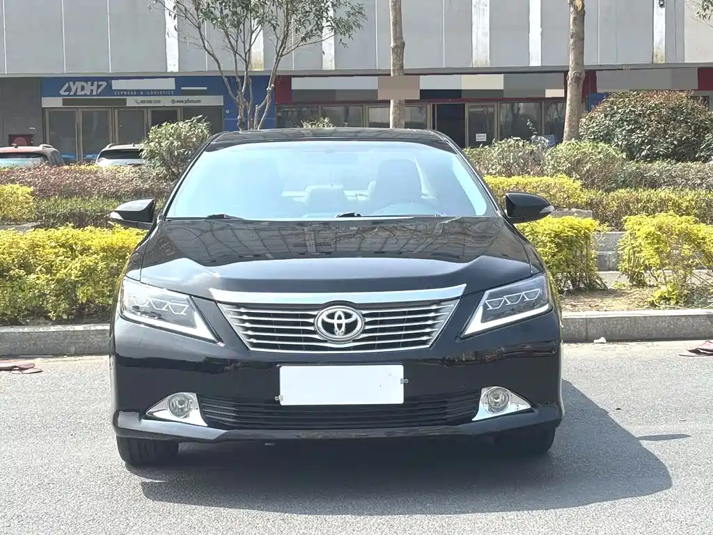 Toyota Camry 2014 — фото 2