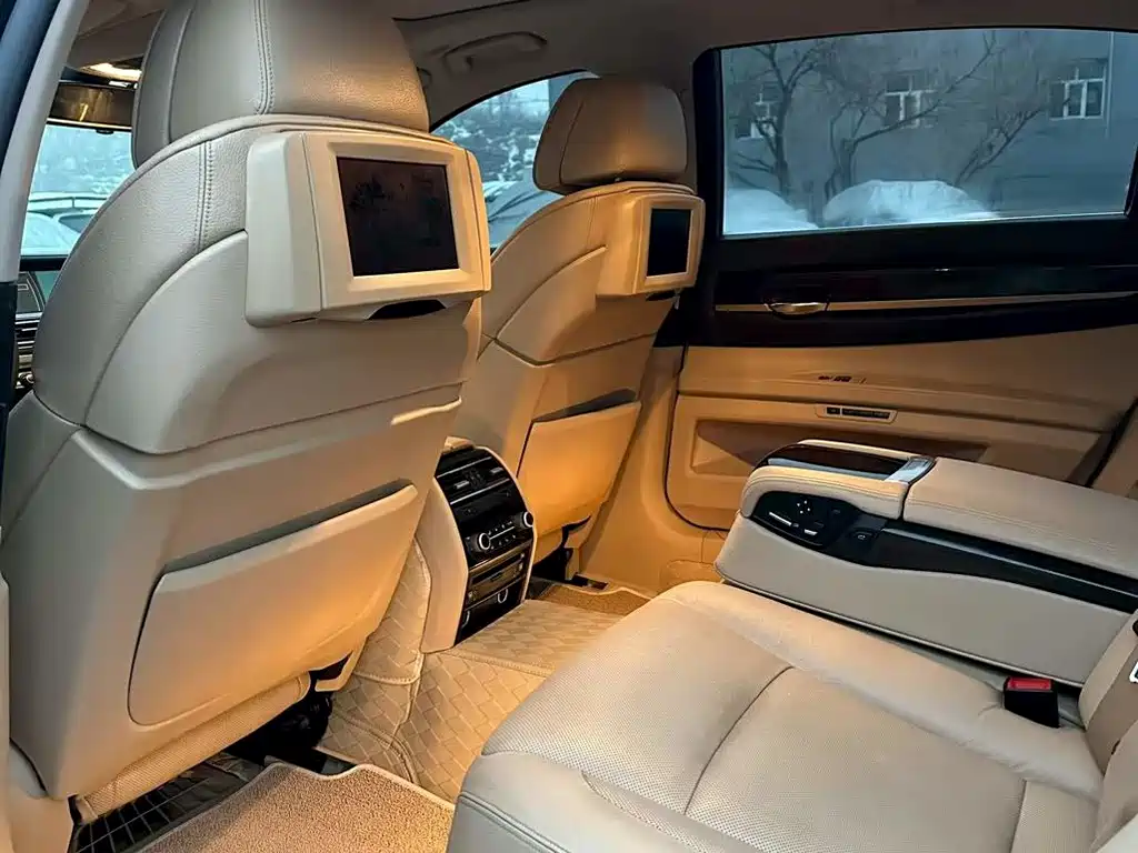 BMW 7 Series 2013 — фото 6