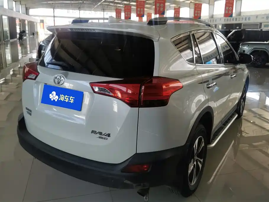 Toyota RAV4 2015 — фото 3