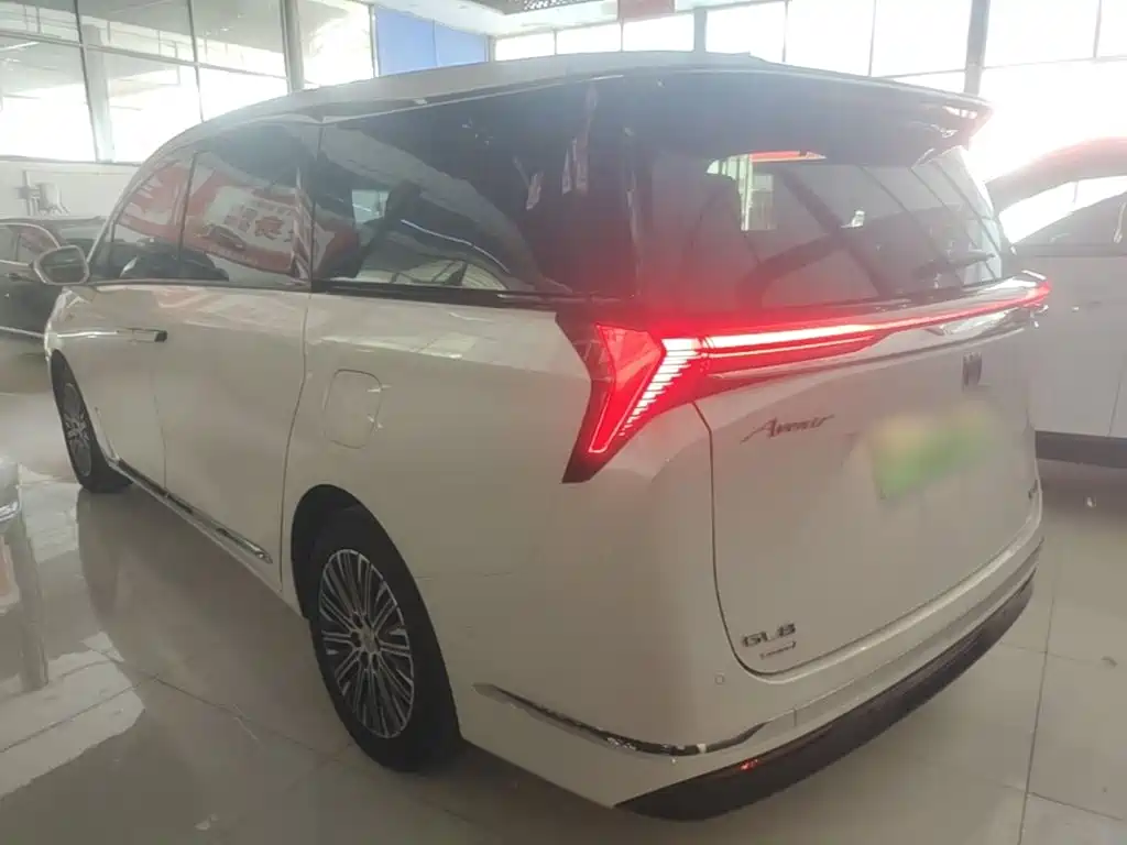 Buick GL8 Hybrid 2025