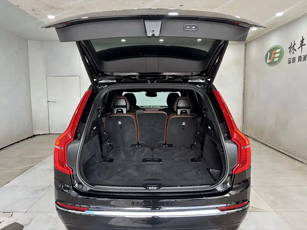 Volvo XC90 2023 — фото 29