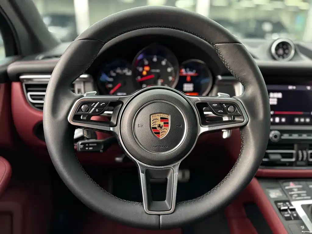 Porsche Macan 2019 — фото 12