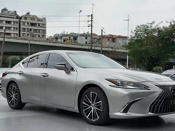 Lexus ES 2022