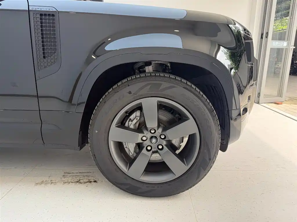 Land Rover Defender 2025 — фото 10