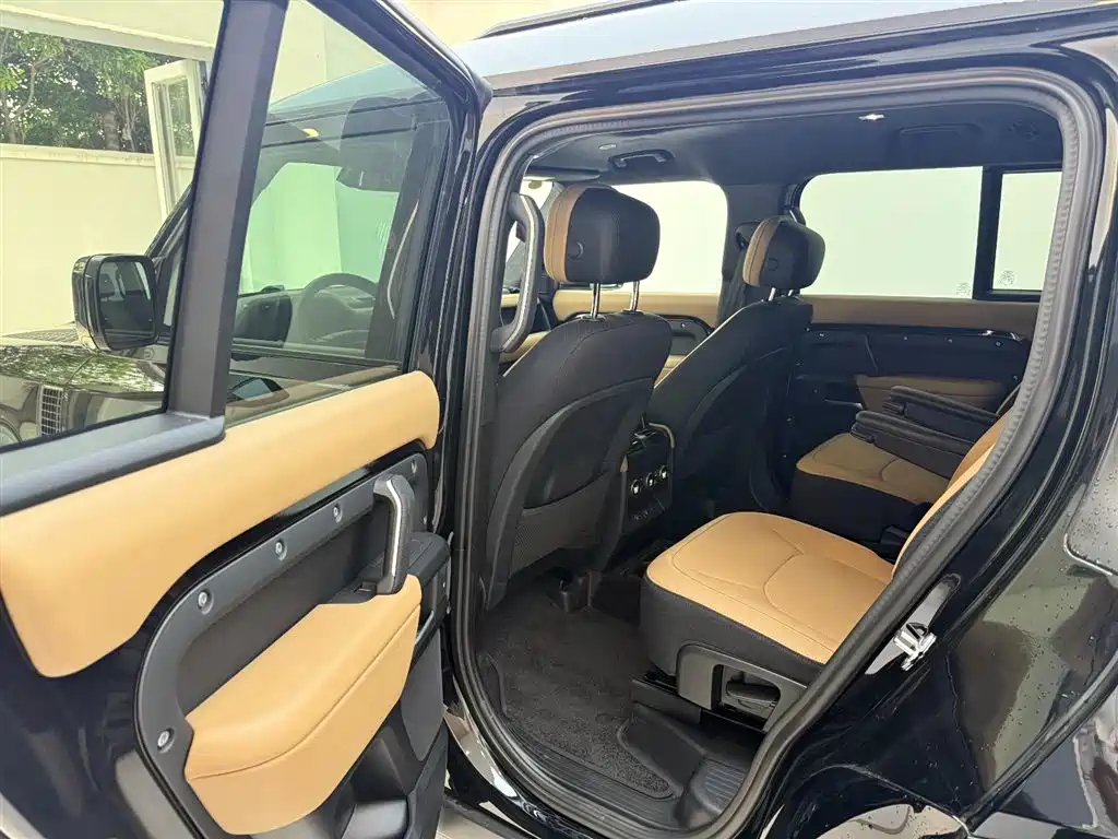 Land Rover Defender 2025 — фото 16