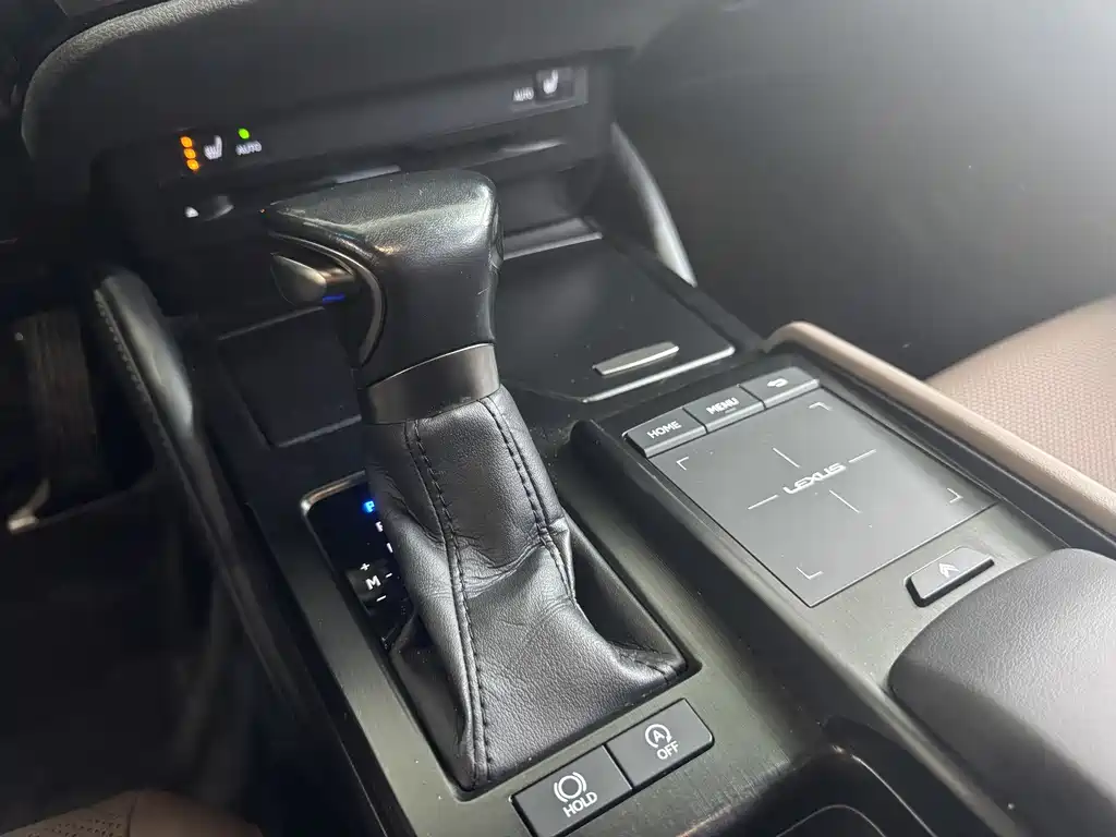Lexus ES 2022 — фото 10