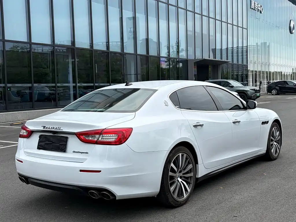 Maserati Quattroporte 2016 — фото 19