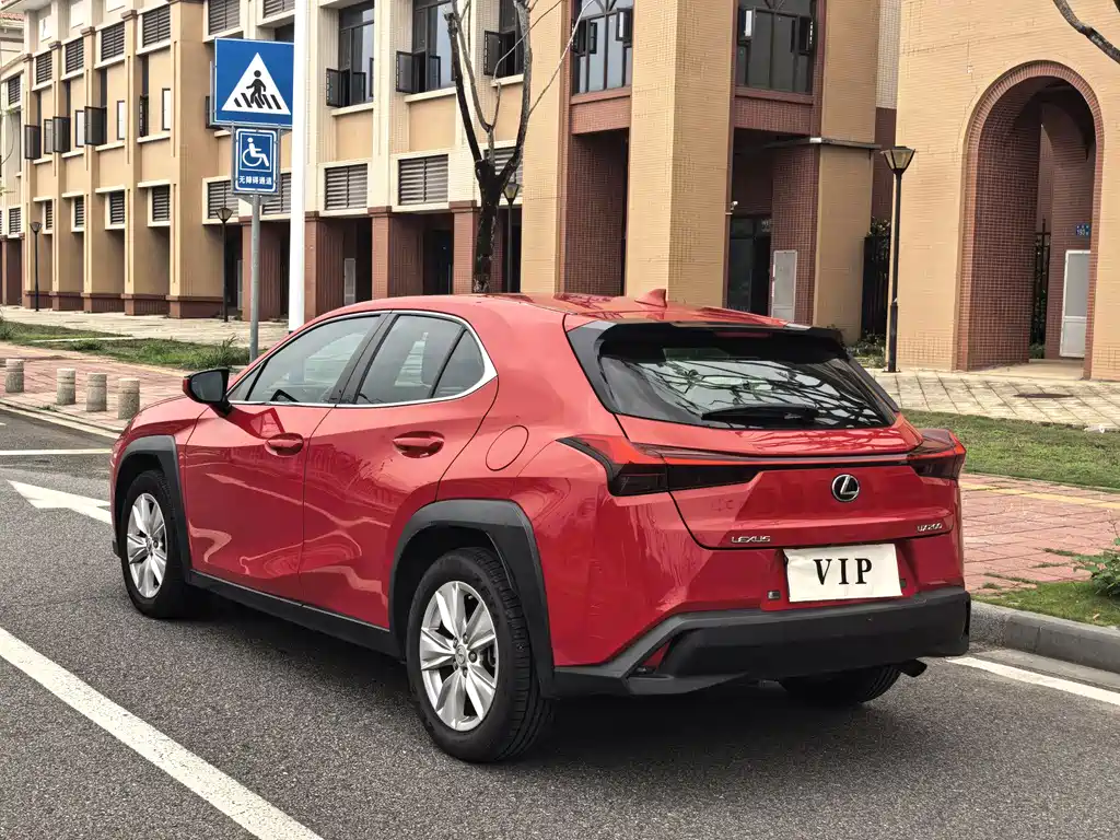 Lexus UX 2022