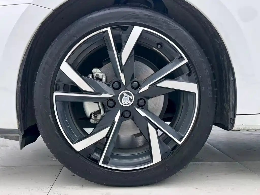 Skoda Octavia 2024 — фото 8