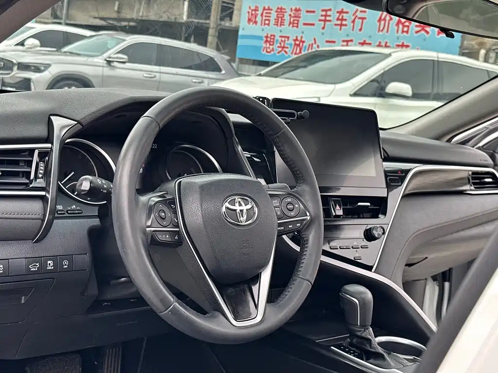 Toyota Camry 2023 — фото 17