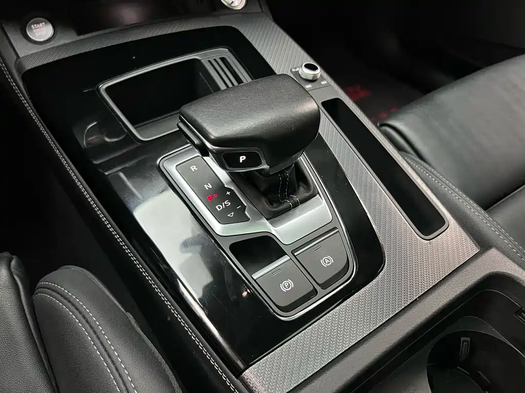 Audi Q5L 2023 — фото 15