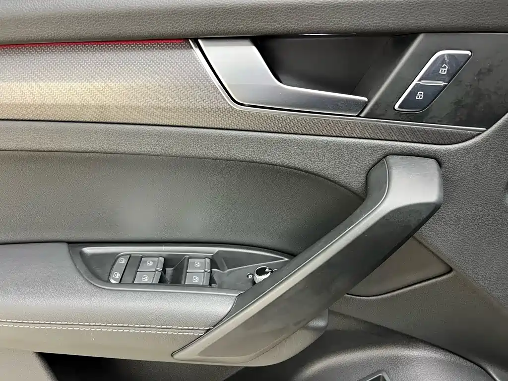 Audi Q5L 2023 — фото 19