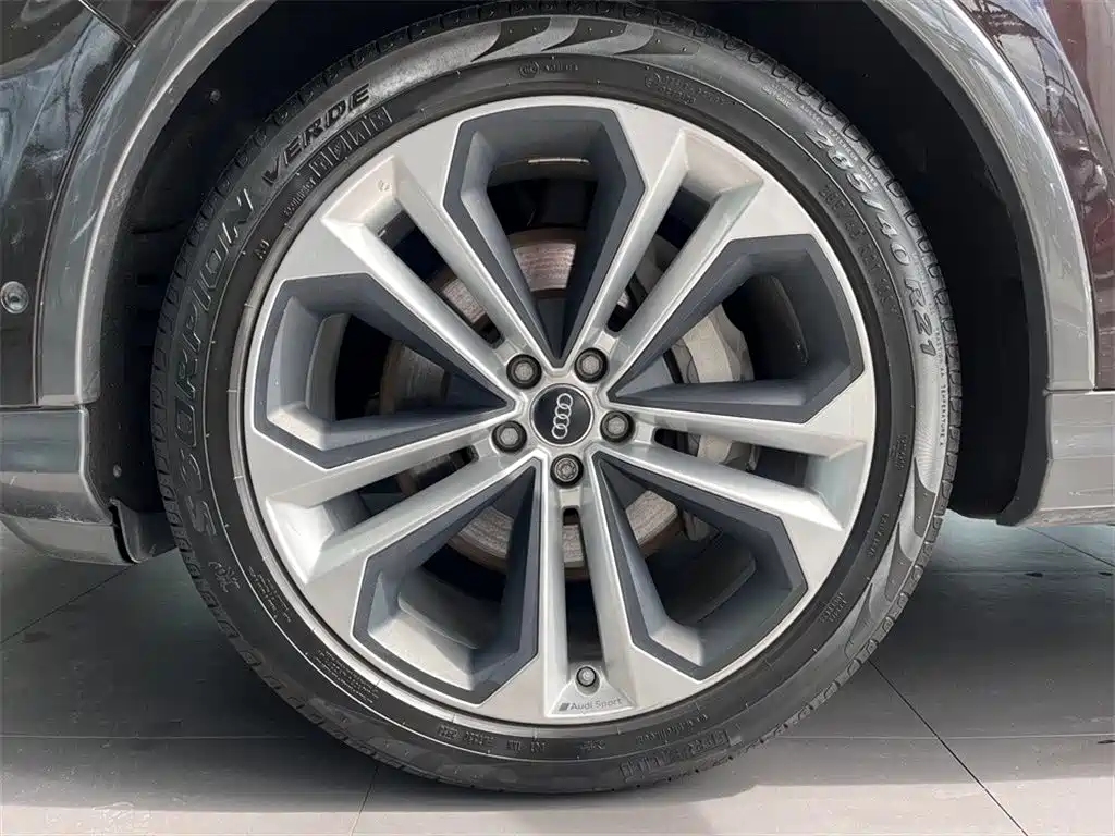 Audi Q7 2023 — фото 19