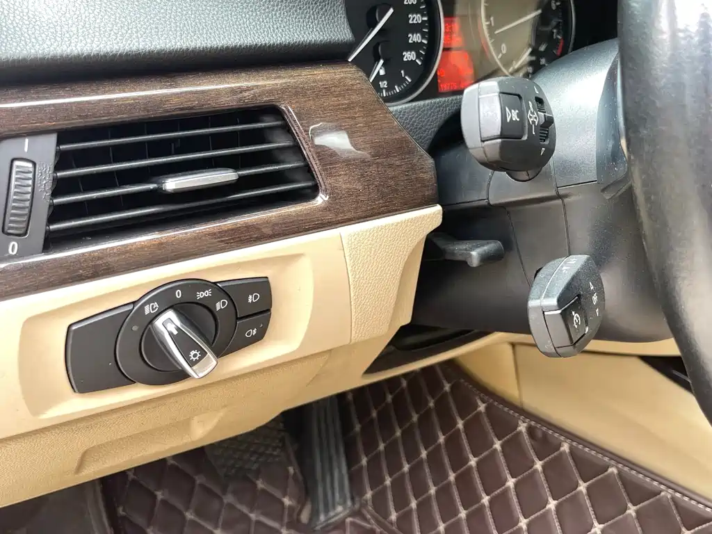 BMW 3 Series 2011 — фото 15