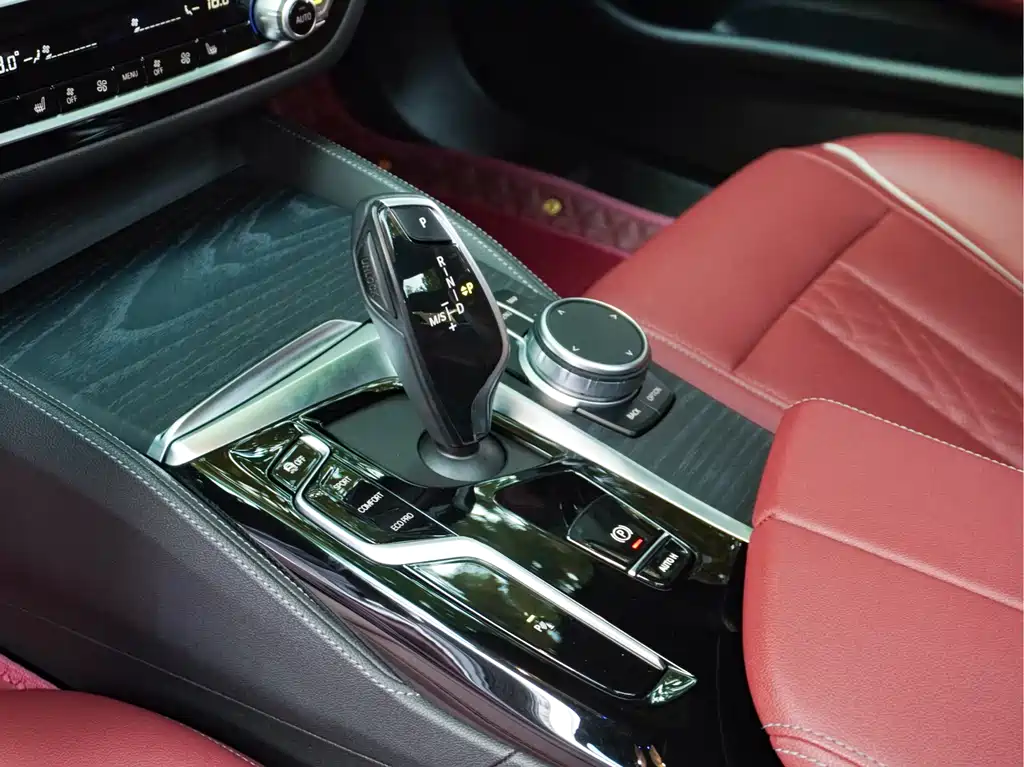 BMW 5 Series 2021 — фото 14