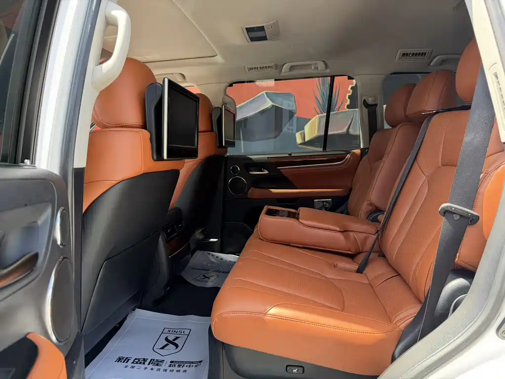 Lexus LX 2018 — фото 9