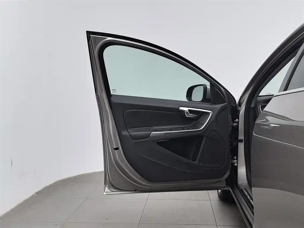 Volvo S60 2015 — фото 8