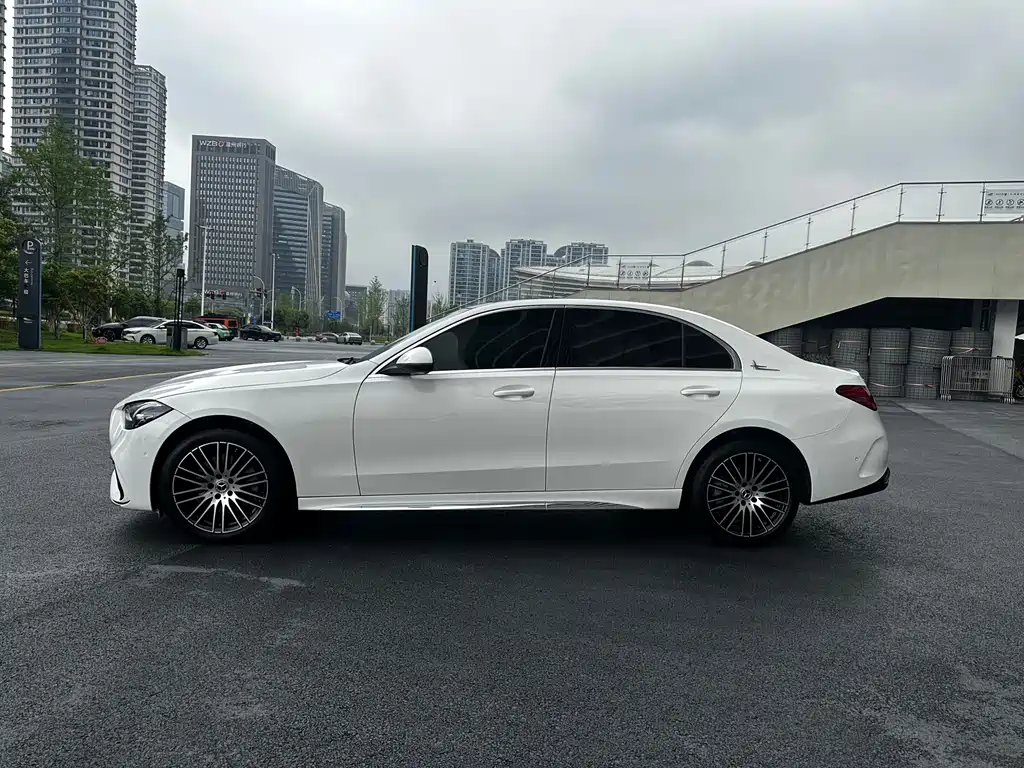 Mercedes-Benz C-Class 2025 — фото 4