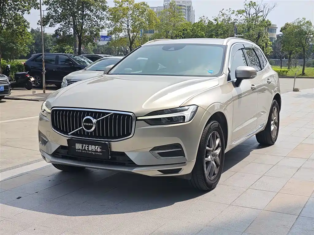 Volvo XC60 2021 — фото 1