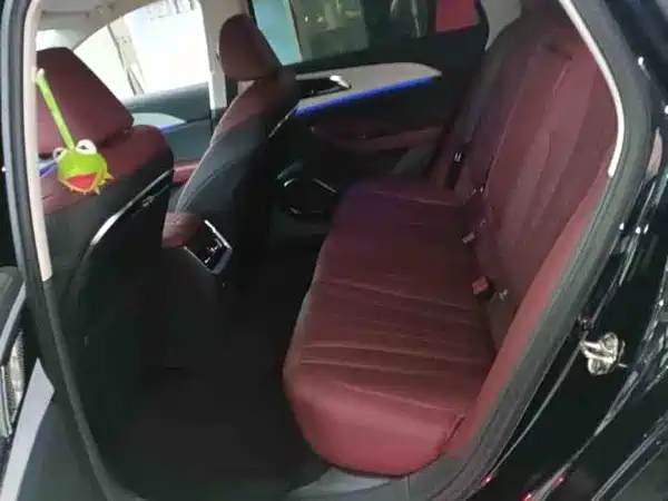 Hongqi H5 2025
