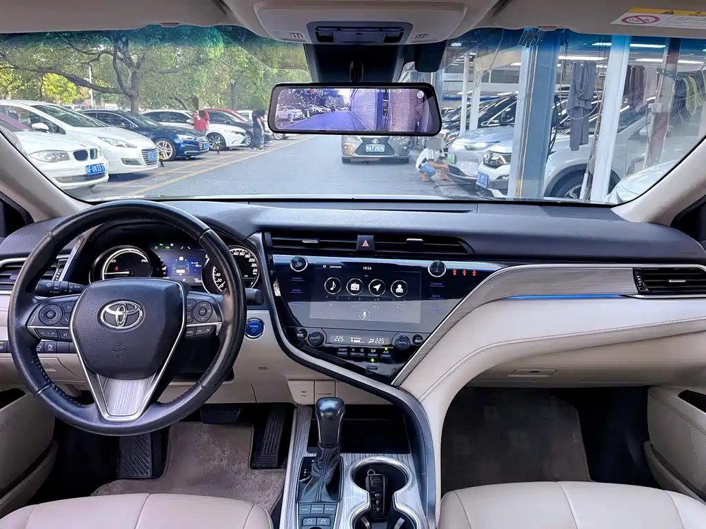 Toyota Camry 2020 — фото 10