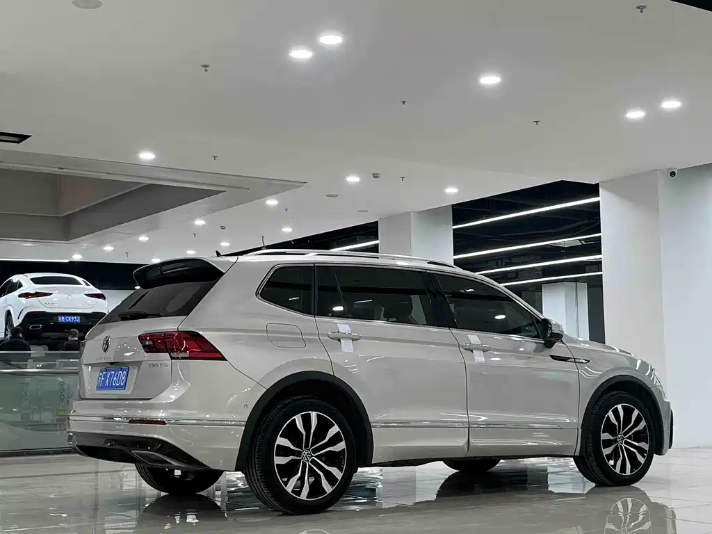 Volkswagen Tiguan L 2021 — фото 3