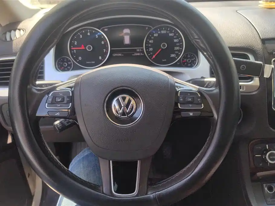 Volkswagen Touareg 2015 — фото 15