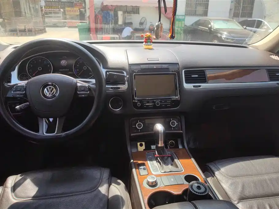 Volkswagen Touareg 2015 — фото 12