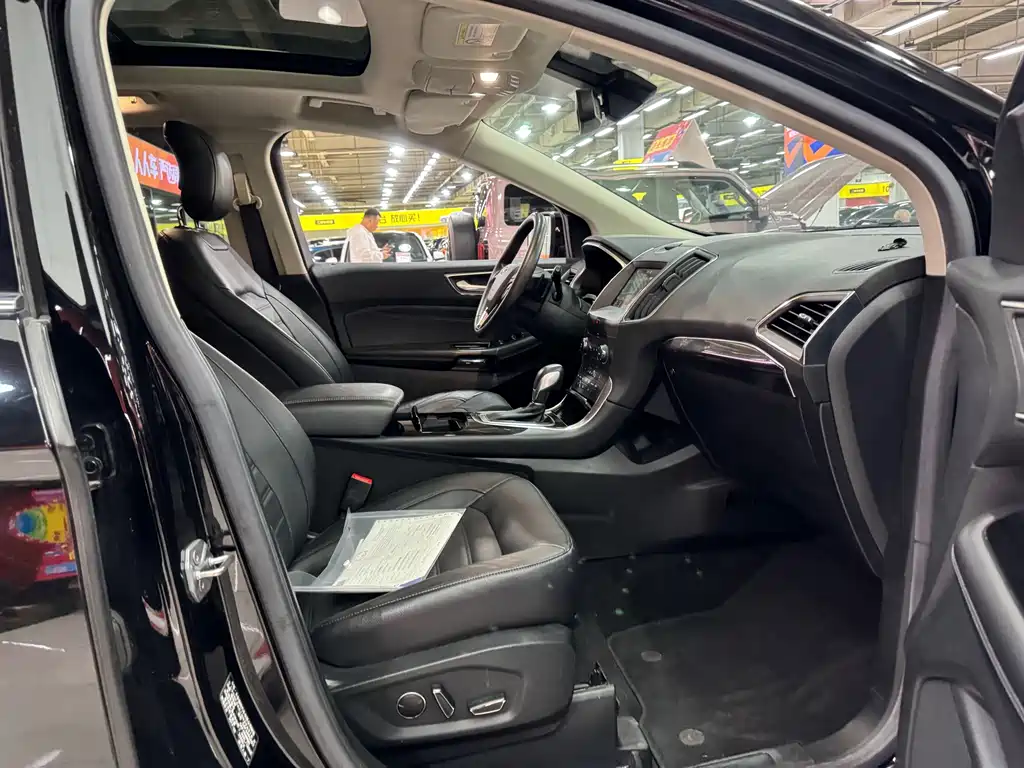 Ford Edge 2017 — фото 11