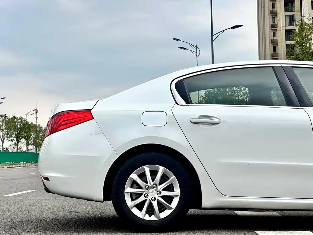 Peugeot 508 2014 — фото 11