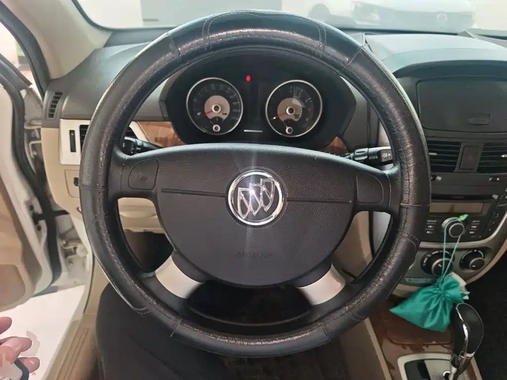 Buick Excelle 2015 — фото 11
