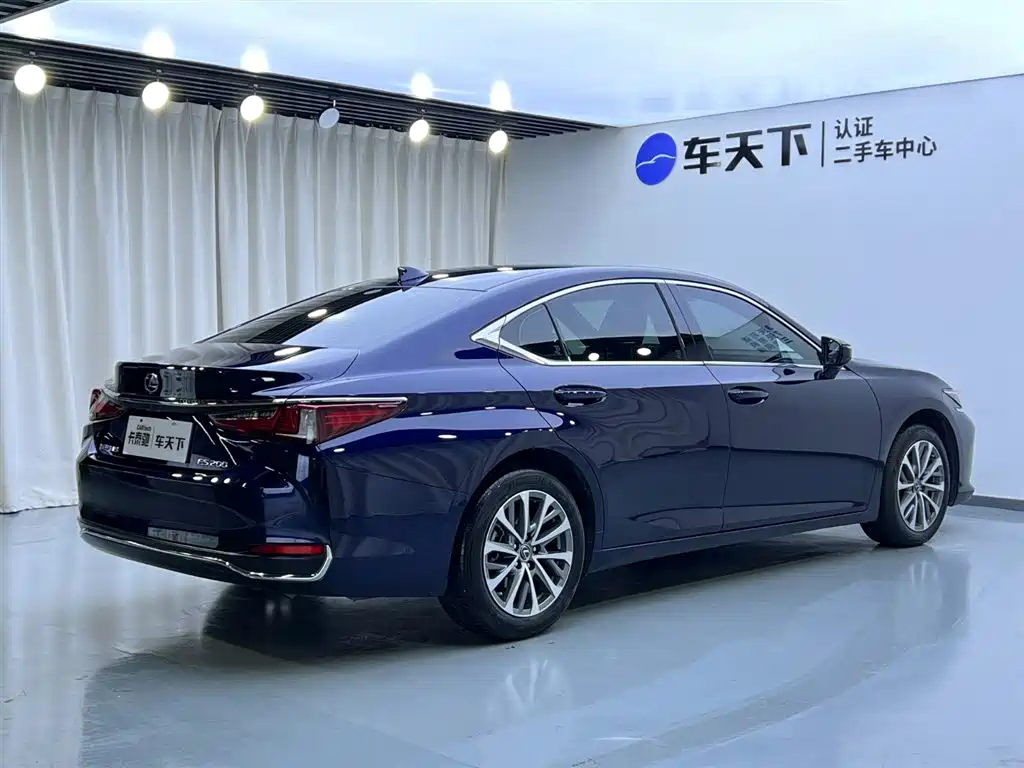Lexus ES 2021