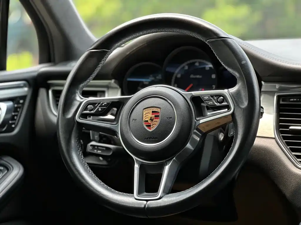Porsche Macan 2018 — фото 17