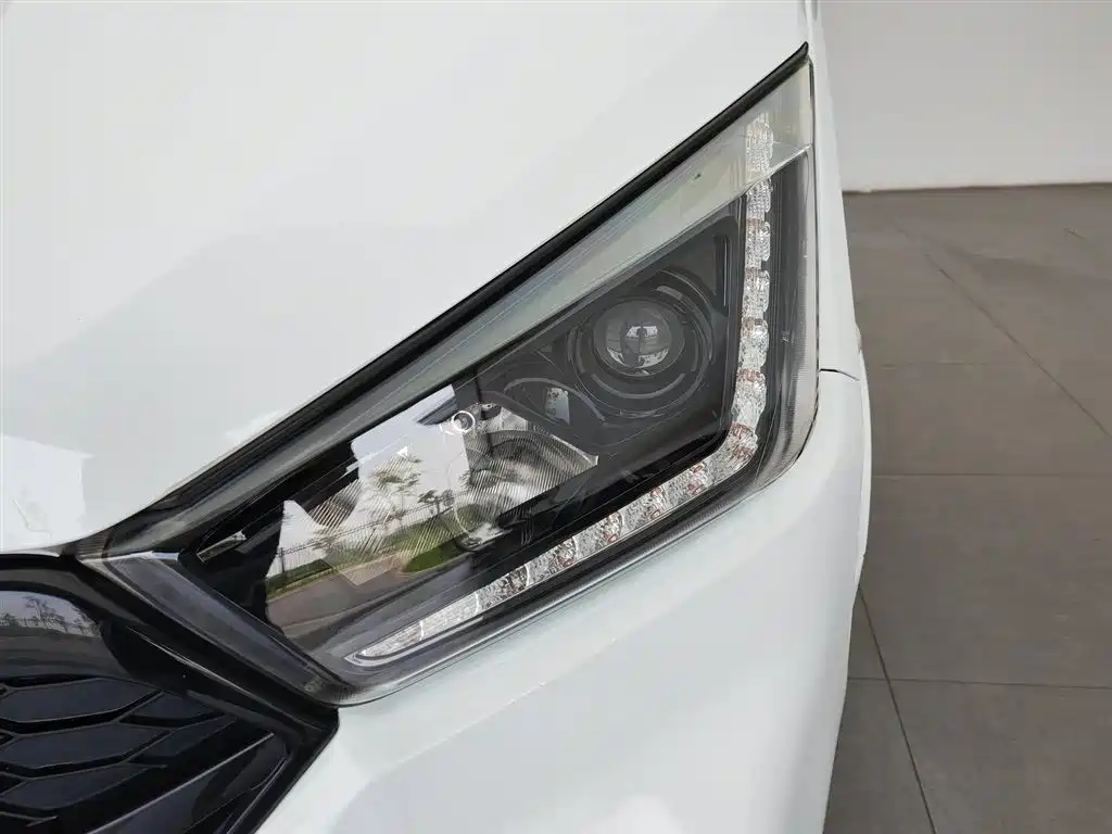 JMC Tesla 2021