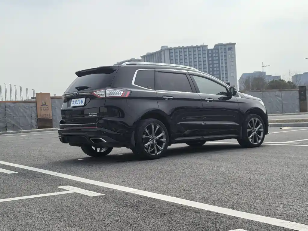 Ford Edge 2018 — фото 15