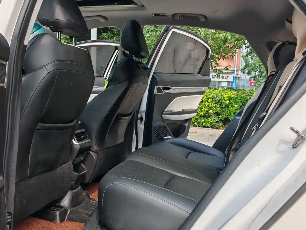 Geely Emgrand L 2022 — фото 11