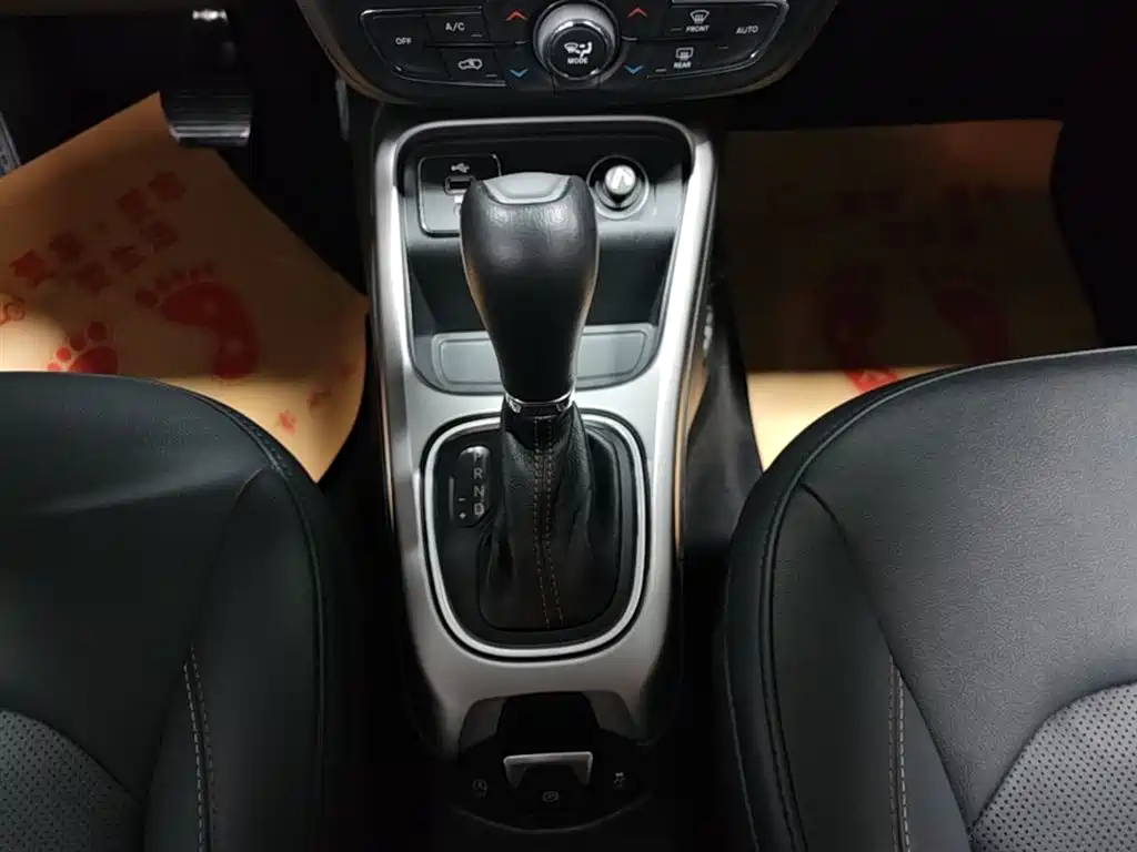 Jeep Compass 2017 — фото 14